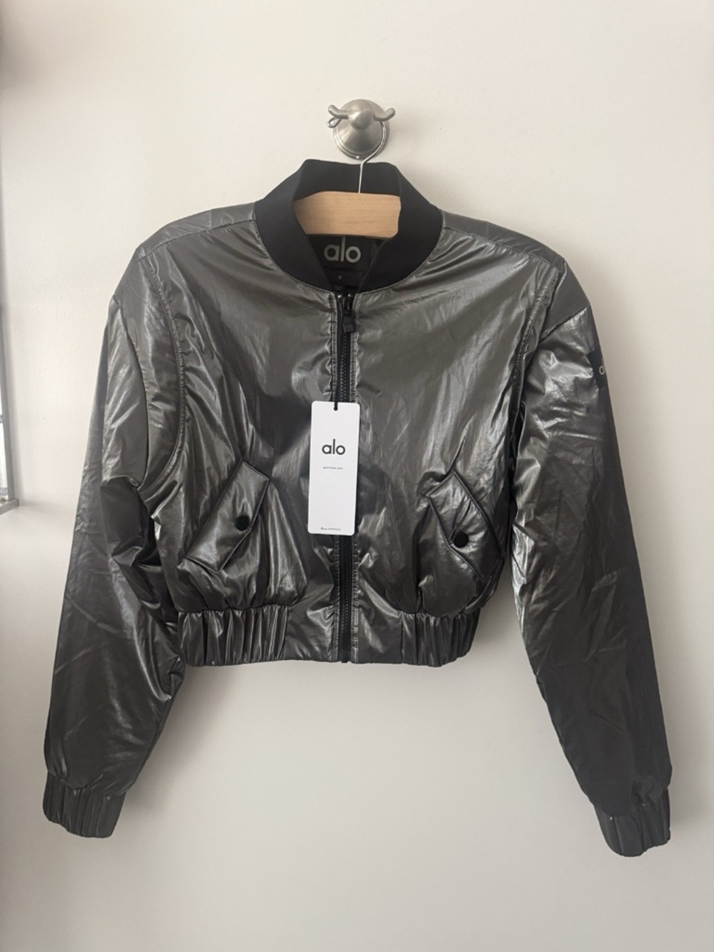 Alo Yoga Women’s Orion Dark Grey Cropped Puffer Jacket Size Small NWT